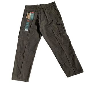 NWT Wrangler men’s brown cargo pants